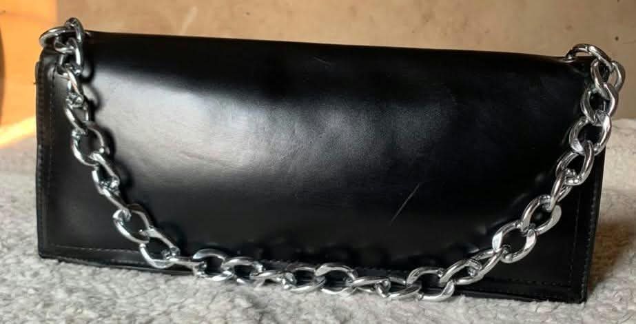 Black baguette with silver chain