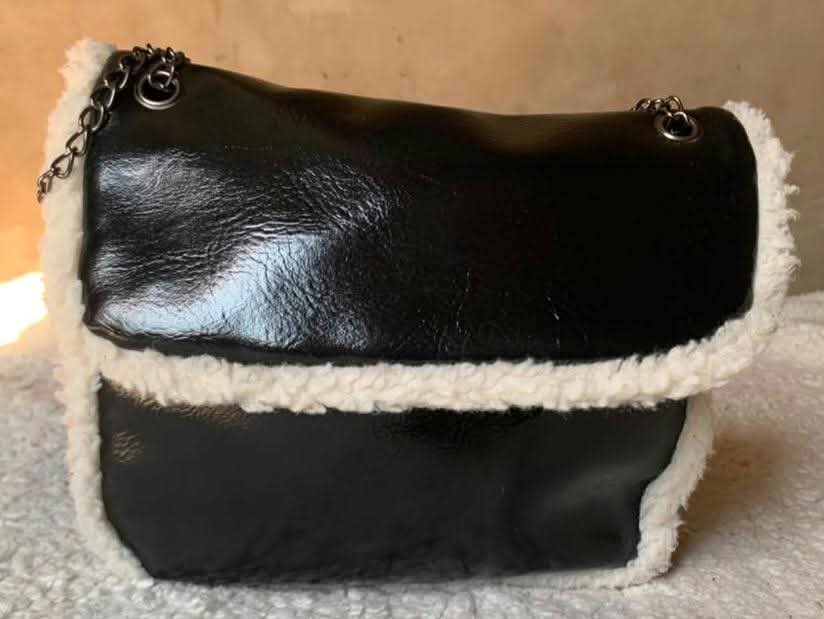 Black shoulder bag with fleece trim