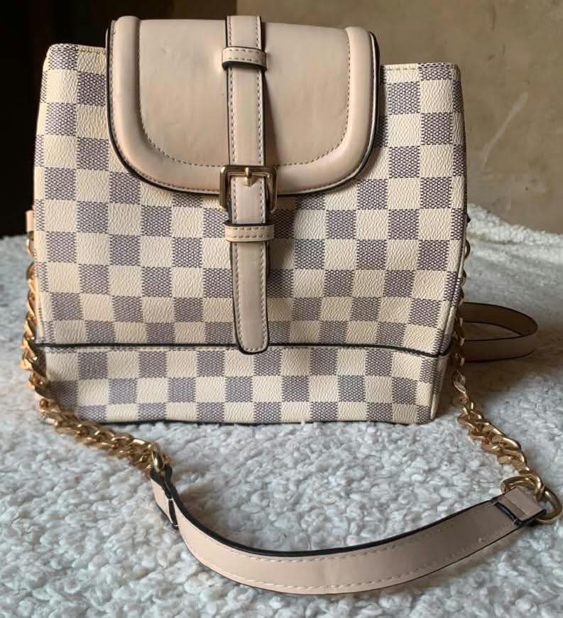 Cream check shoulder bag with chain strap